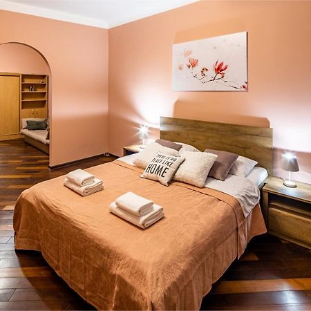 The Main Square! 2 Separated Bedrooms, Balcony Lviv Exteriör bild