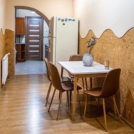 The Main Square! 2 Separated Bedrooms, Balcony Lviv Exteriör bild