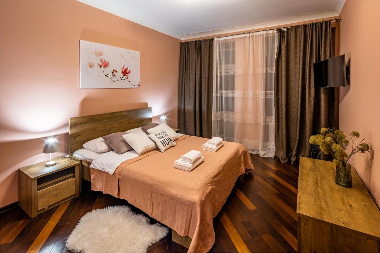The Main Square! 2 Separated Bedrooms, Balcony Lviv Exteriör bild