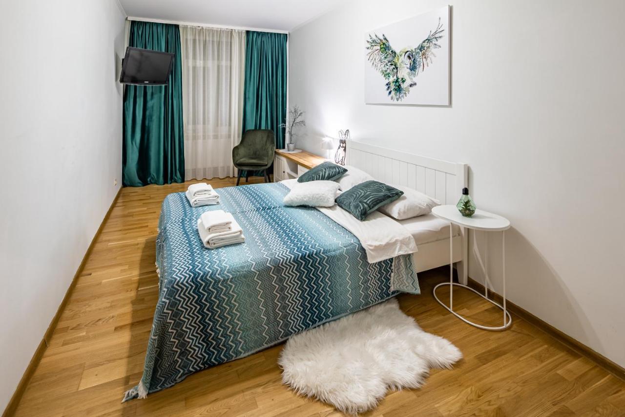The Main Square! 2 Separated Bedrooms, Balcony Lviv Exteriör bild