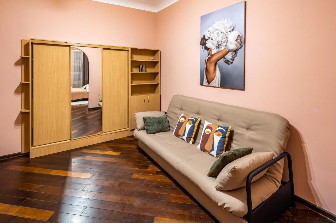The Main Square! 2 Separated Bedrooms, Balcony Lviv Exteriör bild