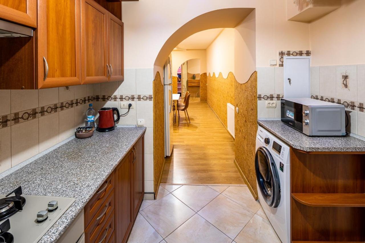 The Main Square! 2 Separated Bedrooms, Balcony Lviv Exteriör bild