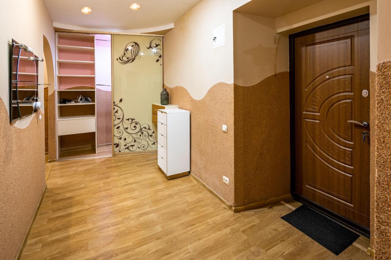 The Main Square! 2 Separated Bedrooms, Balcony Lviv Exteriör bild