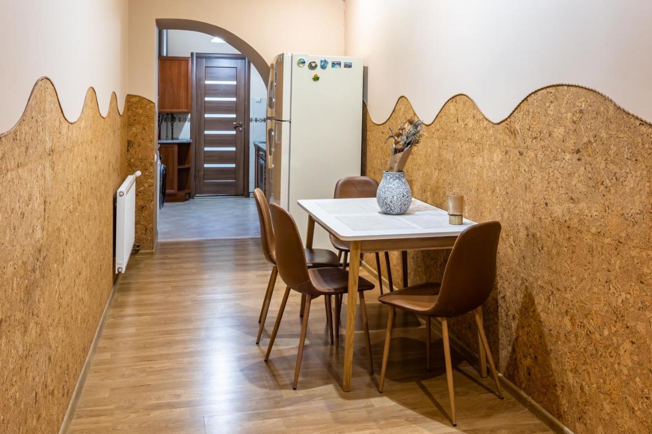 The Main Square! 2 Separated Bedrooms, Balcony Lviv Exteriör bild