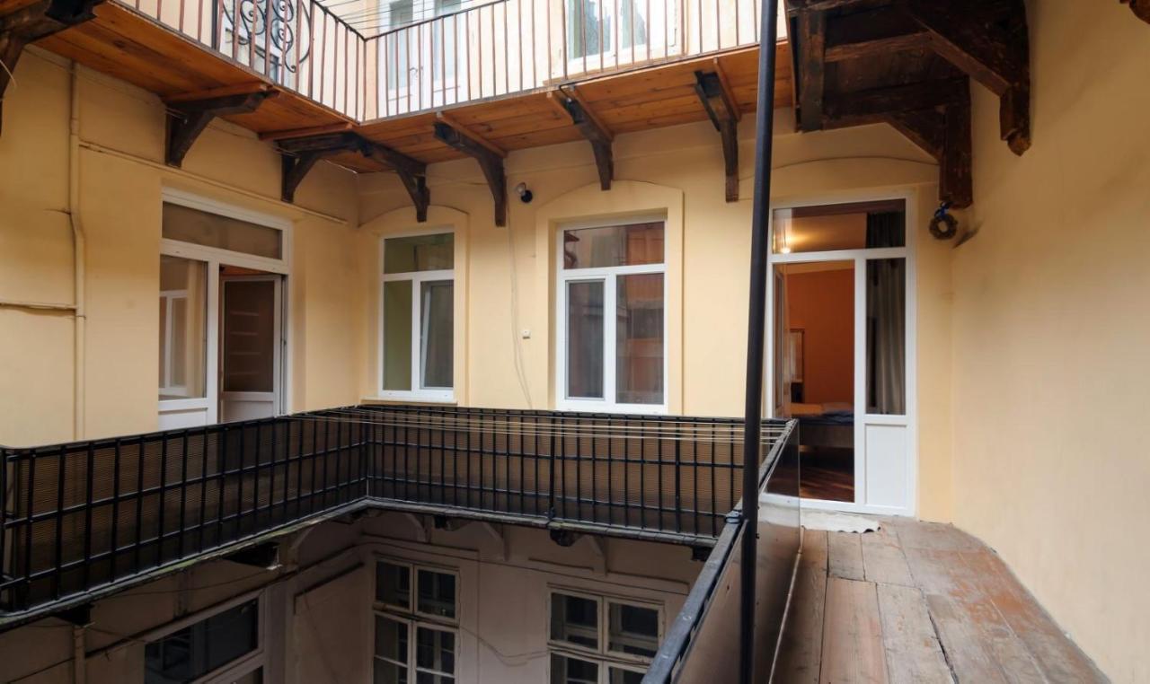 The Main Square! 2 Separated Bedrooms, Balcony Lviv Exteriör bild