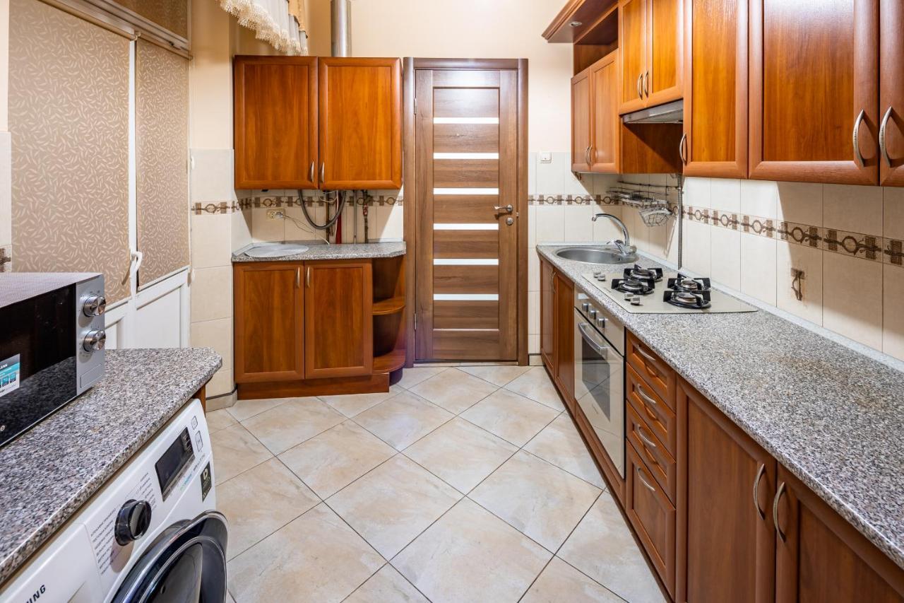 The Main Square! 2 Separated Bedrooms, Balcony Lviv Exteriör bild