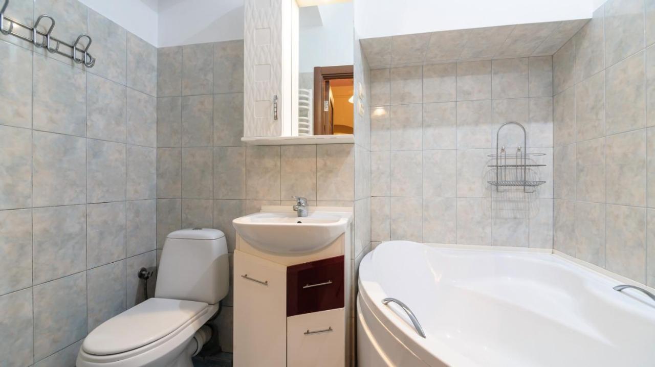 The Main Square! 2 Separated Bedrooms, Balcony Lviv Exteriör bild